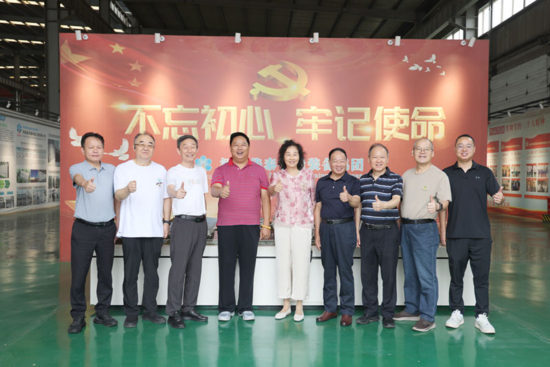 La exsubdirectora de la Administración Estatal de Granos de China, Zhang Guifeng, y su delegación vi